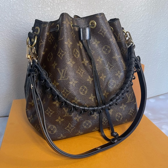 🔥Vintage LOUIS VUITTON Petit Noe Drawstring Shoulder Bag Monogram Leather - Picture 1 of 13